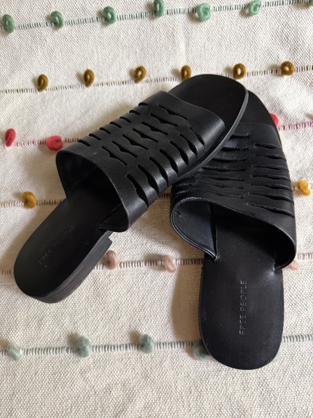 Free People Leather Sandals Sz 7.5 Black Boho Chic Flip Flops Perforate Slides
